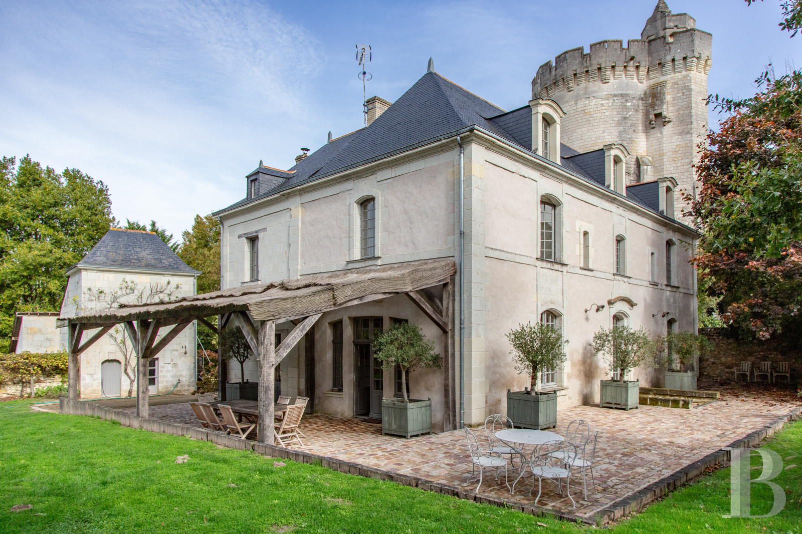 En Anjou, à l’ouest de Saumur,  un ancien presbytère du 18e siècle en bord de Loire pour de calmes séjours - photo  n°4